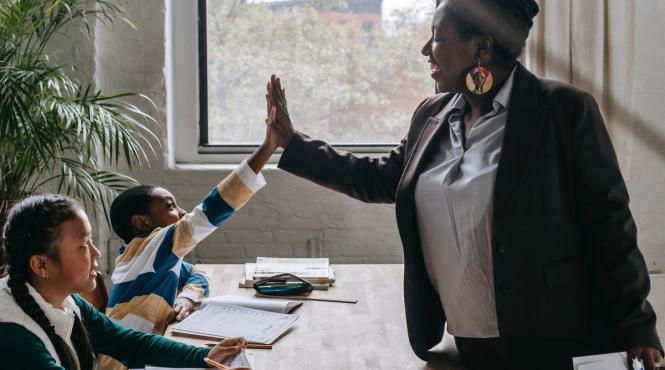 juniorii de azi liderii de maine inscrie l pe cel mic la cursuri pentru copii si pregateste l pentru viata de adult