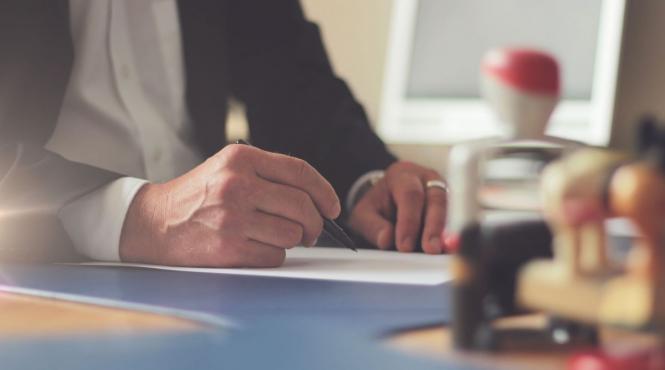 angajatii romani merg mai des la birou pentru a reduce costurile de acasa