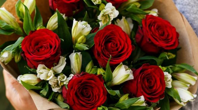 florariile turcesti se intrec pentru a satisface cererea britanica in crestere dupa moartea reginei