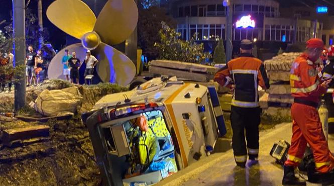 accident grav o ambulanta a cazut intr un sant la constanta patru victime