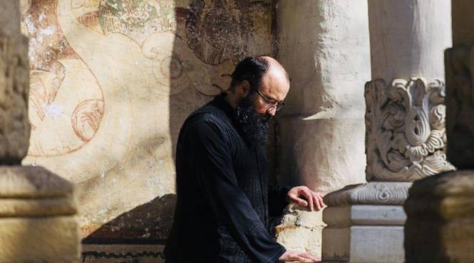 preotul visarion alexa plasat sub control judiciar dupa ce o femeie l a acuzat de agresiune sexuala