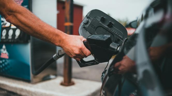 compensarea pretului carburantilor ar putea ramane doar pentru motorina