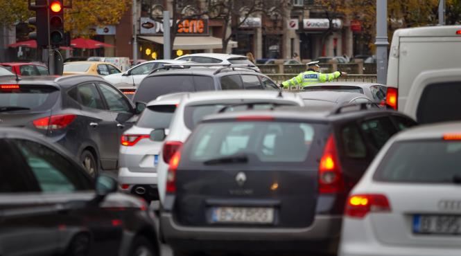 proiect masinile zgomotoase vor putea circula doar ziua in capitala