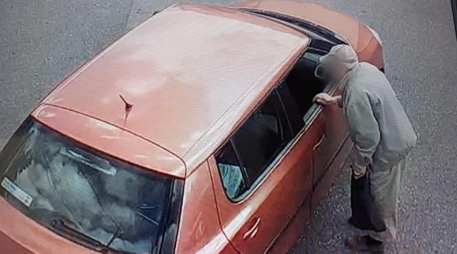 la 80 de ani nea costica a prins hotul pretinsul negustor de oale i a furat toate economiile