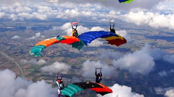 un parasutist roman si a pierdut viata in timpul unui antrenament in polonia