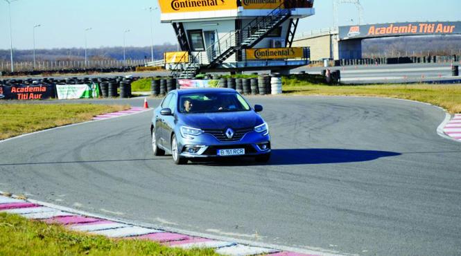 spectator izbit de o masina la o cursa auto organizata pe un aerodrom din vatra dornei