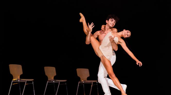 teatrul de balet sibiu a inceput stagiunea in germania romeo si julieta rock story s a dansat cu casa inchisa la landshut