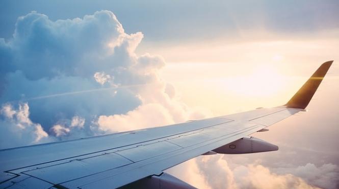 romanii au cumparat in vara cu 10 mai multe bilete de avion in ciuda preturilor mai mari