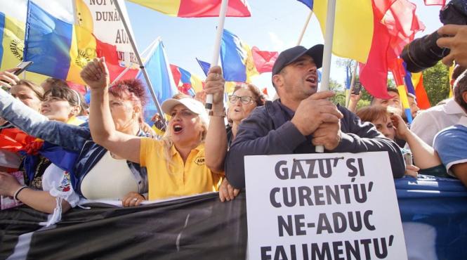 protest aur contra guvernului in piata universitatii george simion spune ca sunt 5 000 de oameni