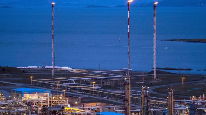 norvegia trimite armata sa pazeasca rafinariile si uzinele de gaz