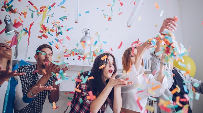 tinerii greu de angajat se dau petreceri pentru a i recruta