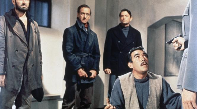 tunurile din navarone titlu de colectie la warner tv