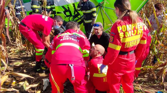 doua persoane s au prabusit cu un motodeltaplan la sibiu