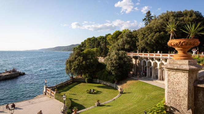 o regiune din italia ii plateste pe turisti sa o viziteze