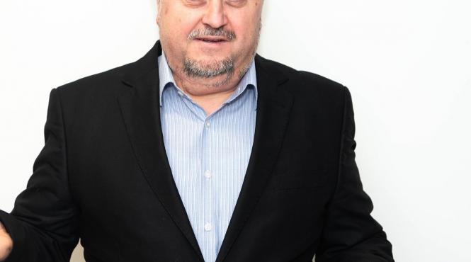 senatorul usr virgil marius bob filmat cand loveste un alt barbat parlamentarul s a suspendat din partid