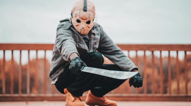 atac socant cu o maceta pe o strada din bucuresti barbatul este acuzat de abuz de incredere prin fraudarea creditorilor