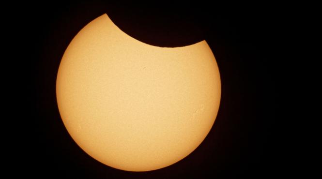 eclipsa de soare si luna noua pe 25 octombrie transformari intense pentru zodii cum ne influenteaza