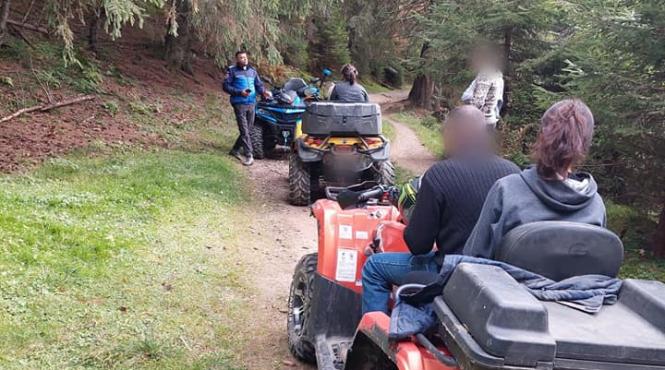 mai multi turisti au fost amendati pentru ca au urcat cu atv urile in zona protejata din piatra craiului