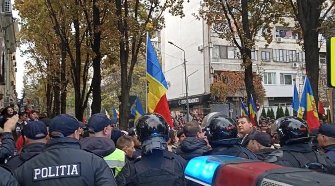 proteste masive la chisinau maia sandu a iesit la cules de ghinde