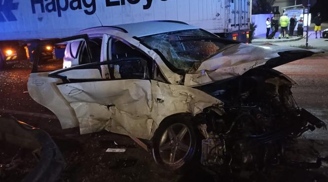 autoturism facut praf dupa impactul cu un tir la agigea