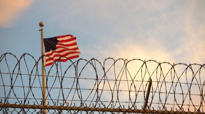 un pakistanez se intoarce acasa dupa 18 ani de detentie americana la guantanamo