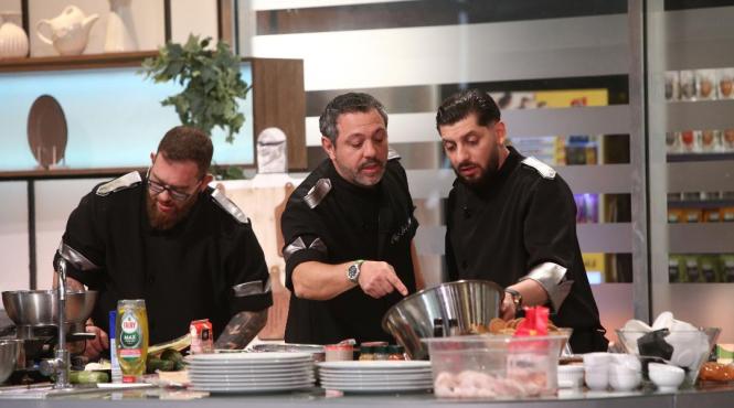 chefi la cutite lider de audienta si cu editia de marti la finalul careia carmen cojocar a parasit competitia in seara aceasta un conflict puternic ii face pe doi dintre chefi sa paraseasca platoul de filmare