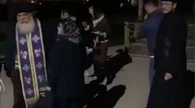 celebrul preot calistrat pune la pamant o femei in curtea bisericii politia ancheteaza incidentul