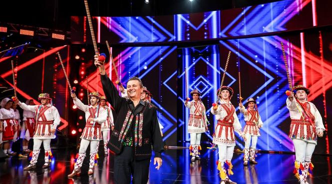 nea marin si fiica sa larisa barbu anca serea si sonia ferrari printre concurentii stand up revolution scena show ului a fost transformata intr un ring de dans de catre nea marin