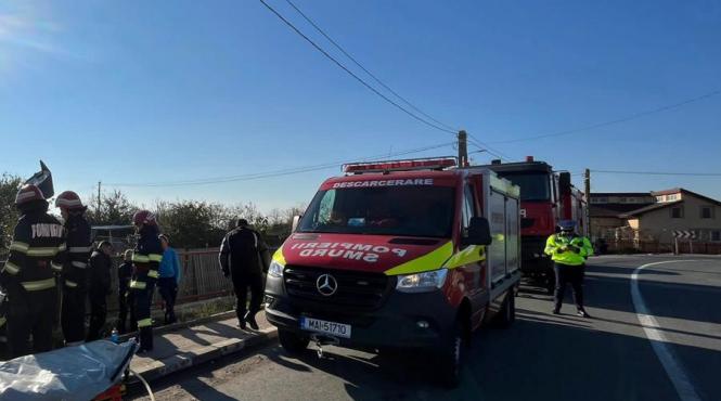 accident la tulcea o motocicleta a intrat in gardul unei gospodarii soferul a ramas blocat sub vechicul