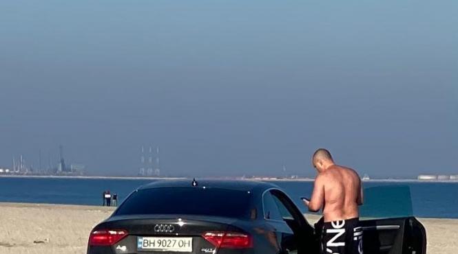 aroganta in mamaia nord un ucrainean si a parcat audi direct pe plaja