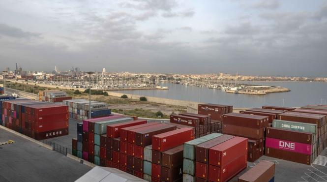 inundatii la valencia oamenii au ramas blocati in masini aeroportul s a inchis