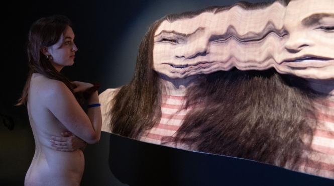 muzeul pe care il vizitezi gol pusca se afla la paris