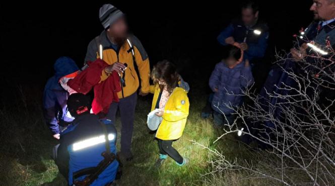 o familie cu trei copii s a ratacit pe munte in alba intr o zona cunoscuta ca fiind frecventata de ursi