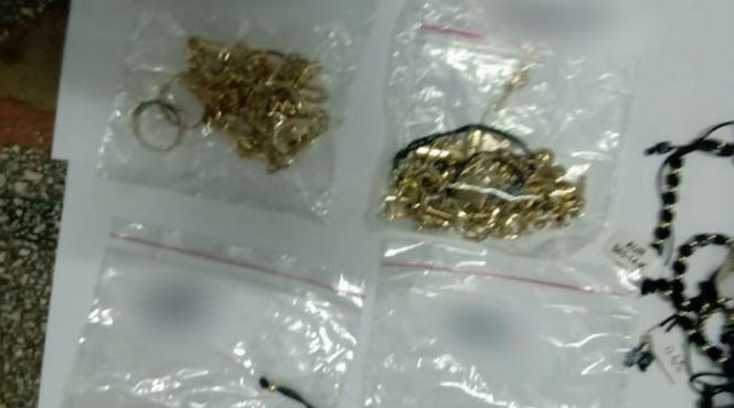 contrabanda cu bijuterii din aur si argint o femeie din craiova a fost retinuta