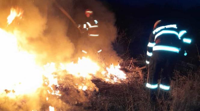 fetita de 13 ani cu arsuri pe fata si maini dupa un incendiu