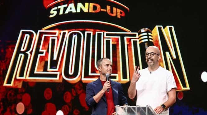 vlad craioveanu cere schimbarea regulilor stand up revolution iar vio il sustine urmatorul concurent pleaca de la doua voturi verzi