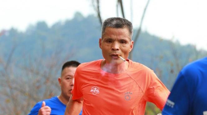 alergator fumeaza maraton china imagini virale