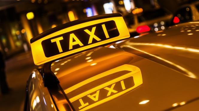 un taximetrist satmarean s a ales cu amenda dupa ce a batut un client cu o rozeta