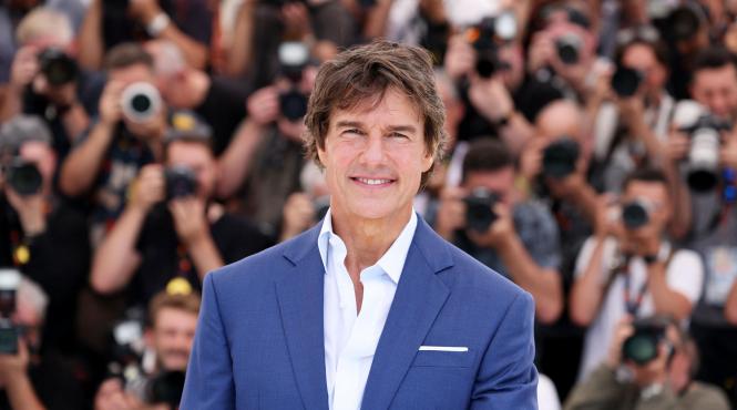 tom cruise cascadorii periculoase parasuta glen powell top gun