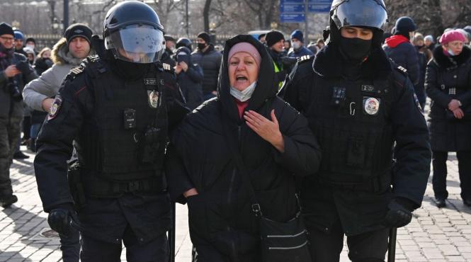 razboi femei putin manifestare salvare fii soti front
