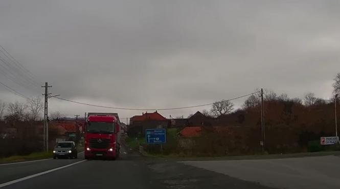 inconstienta la volan trei depasiri periculoase in aceeasi zi si un sofer la un pas de moarte pe drumul dintre bucuresti si oradea