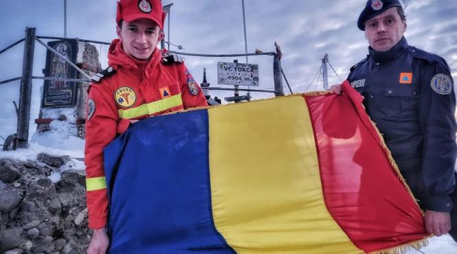 ziua nationala pompieri drapel varful toaca ceahlau