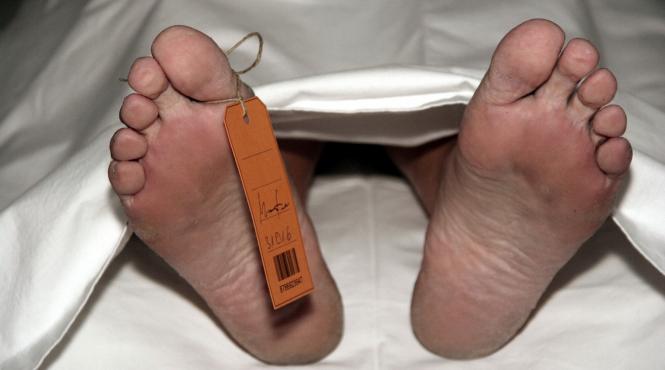 barbat viu trezit sac cadavre frigider pompe funebre