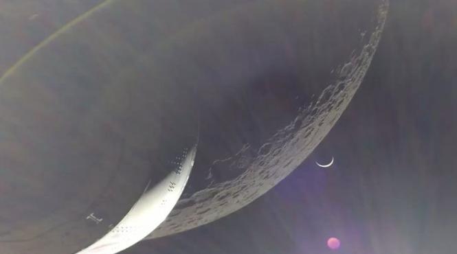 fotografie impresionanta pamant luna spatiu