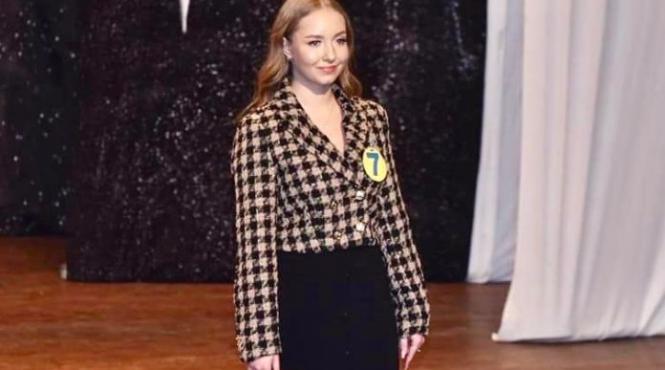 alexia adolescenta brate amputate recuperate operatie maraton miracol iasi