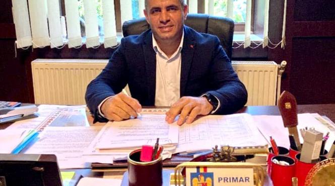 primar poarta alba batut politista pumn burta cercetat penal vasile delicoti