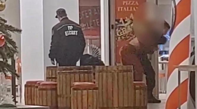 femeie batuta agent paza mall constanta