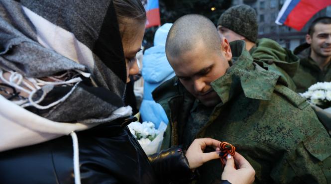 rusia introduce pedepse pentru persoanele care profaneaza panglica sf gheorghe