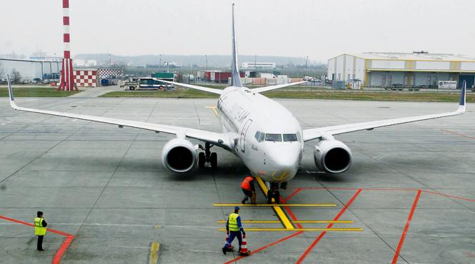 cadavru barbat tren aterizare avion marea britanie