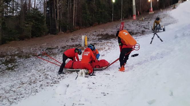 adolescenta traumatism coloana cazatura snowboard partie azuga